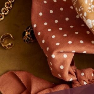 Ecru Cafe Scarf in original box